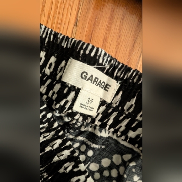 Garage Black and White Patterned Shorts 3/$20 - Picture 4 of 7